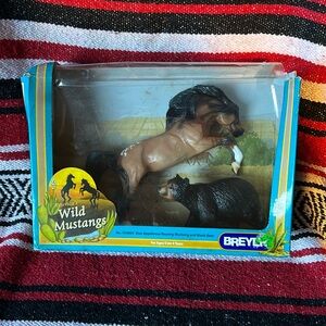 Breyer
America’s Wild Mustangs